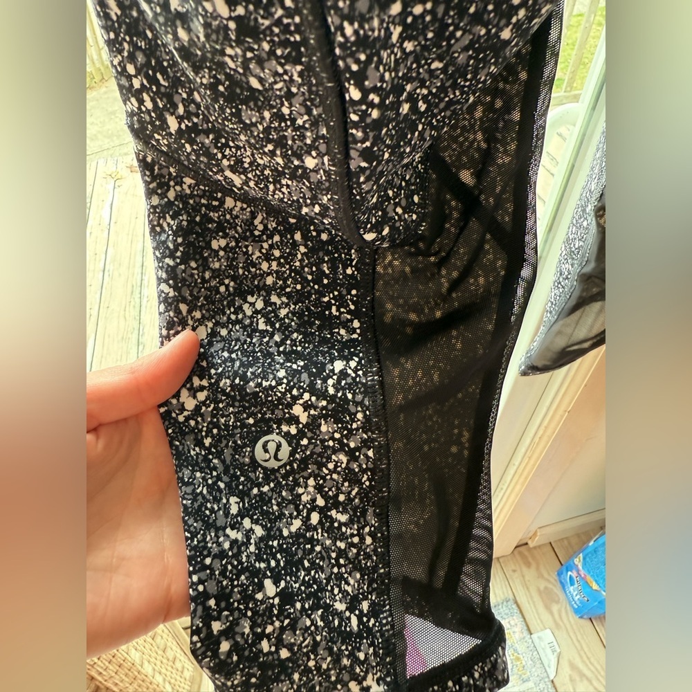 Lululemon cropped Black and White Speckled Leggings size 6 - Picture 3 of 5